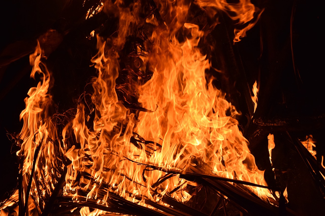 How to Create a Beautiful and Functional Outdoor Fire Pit Area